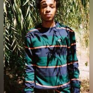 Hélas Band L/S T-Shirt in Navy/Green features a striped design skateboarding